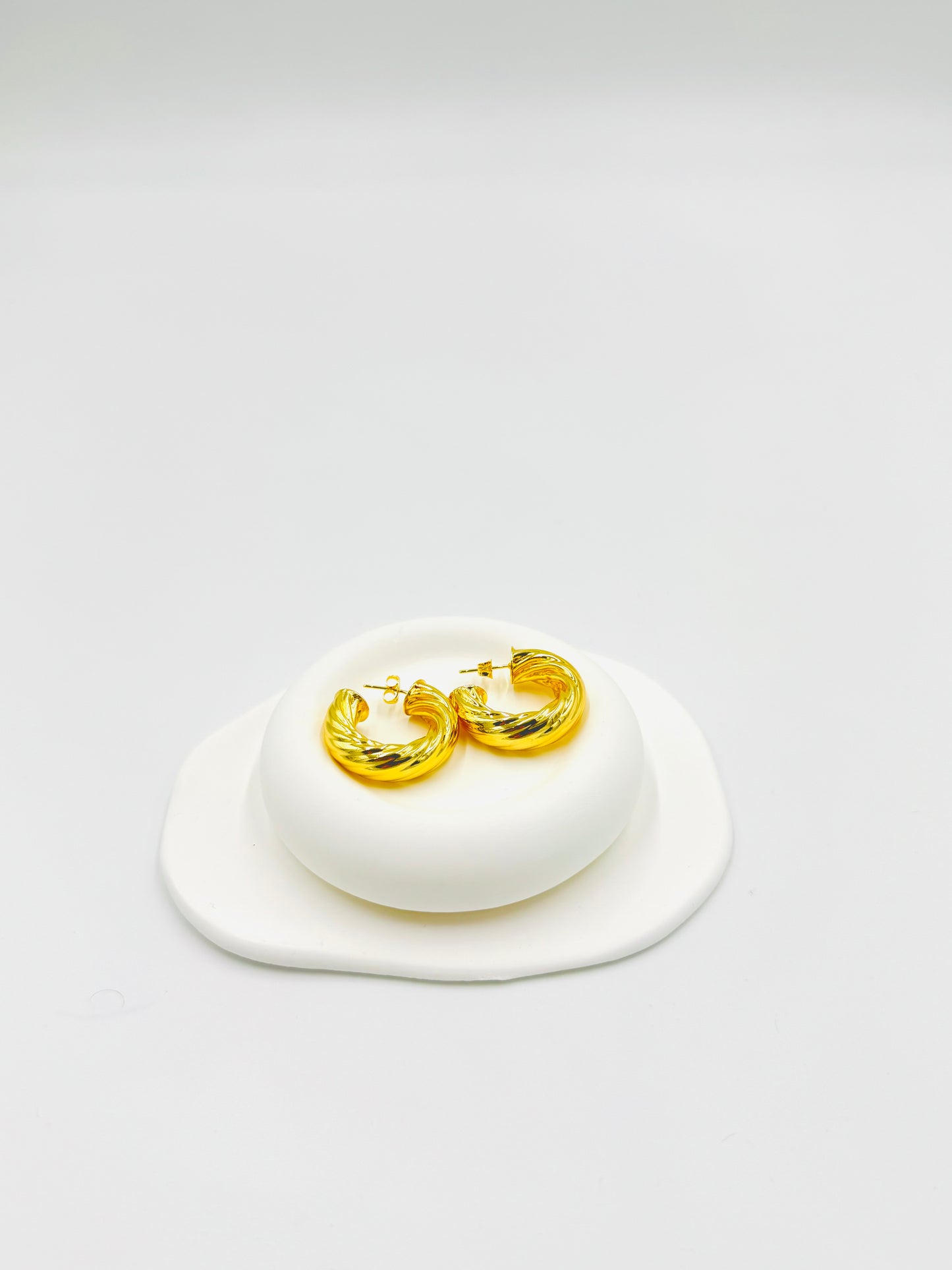 Twisted Gold Hoop Earrings – 18K Gold Plated, Non-Tarnish