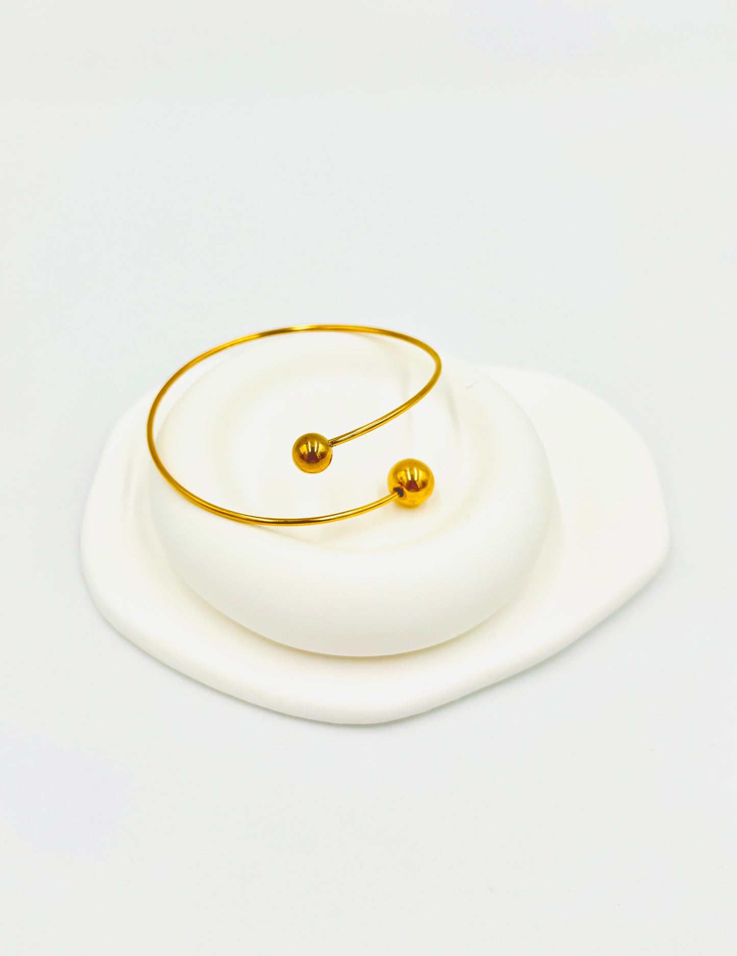 Open-End Ball Tip Bangle – 18K Gold Plated, Sleek & Hypoallergenic