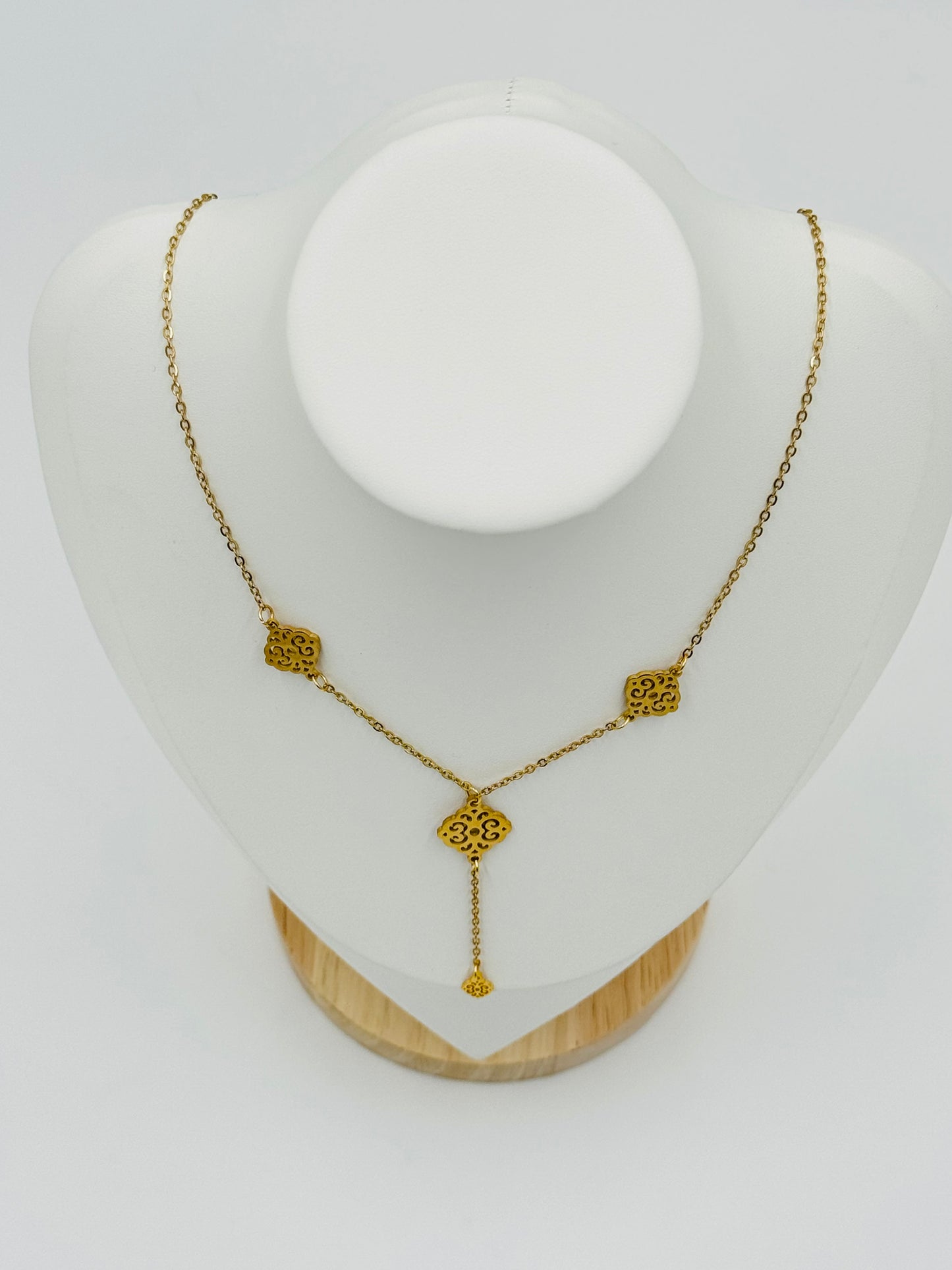 Elegant Gold Drop Necklace – 18K Gold Plated