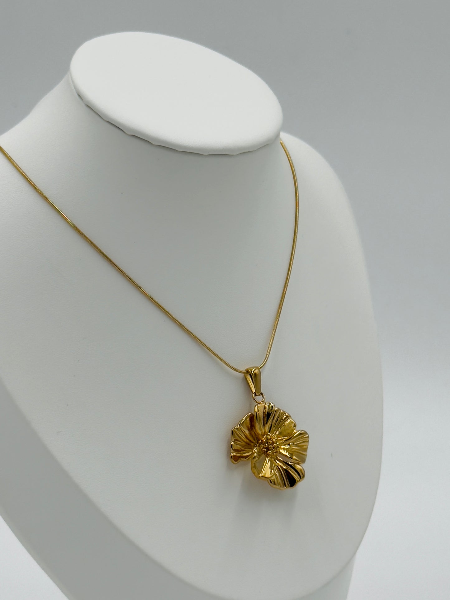 Elegant Floral Pendant Necklace | Non-Tarnish, Hypoallergenic Jewelry