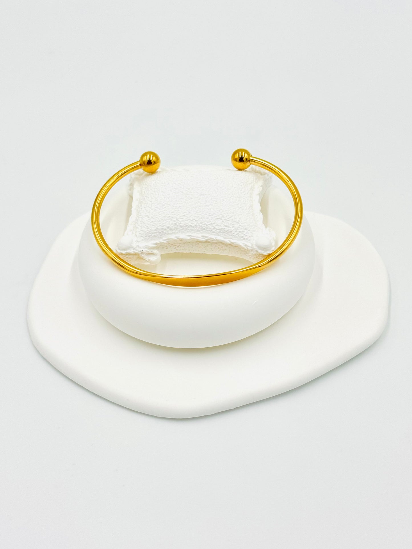 Classic Open Ball-End Bangle – 18K Gold Plated, Adjustable & Hypoallergenic