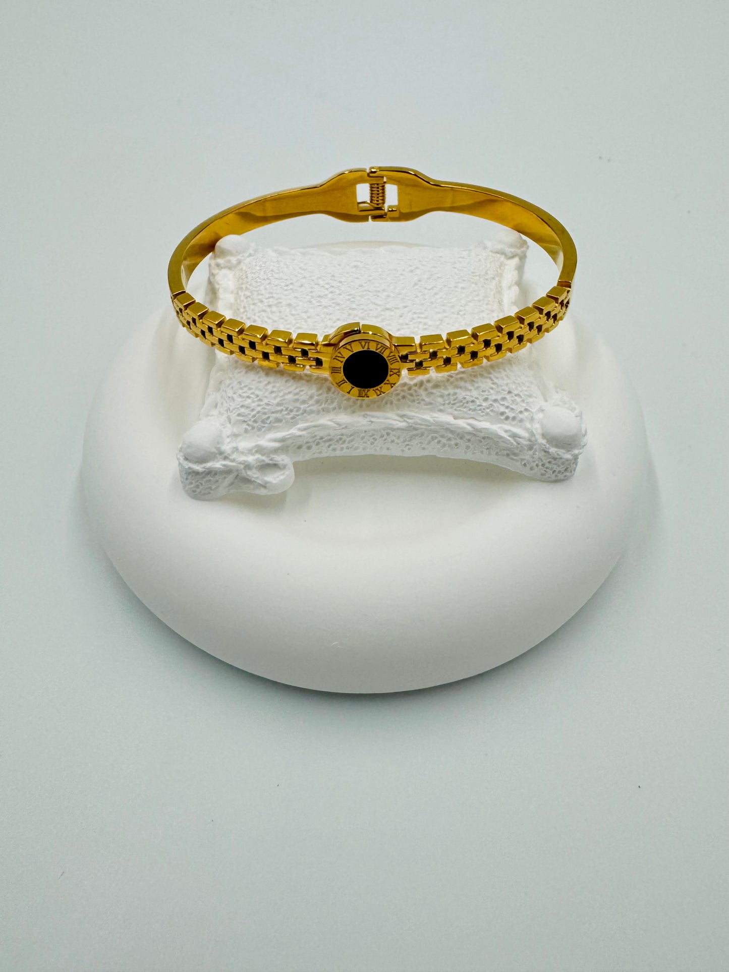 18K Gold Plated Luxury Link Bracelet with Black Charm | Non-Tarnish, Hypoallergenic