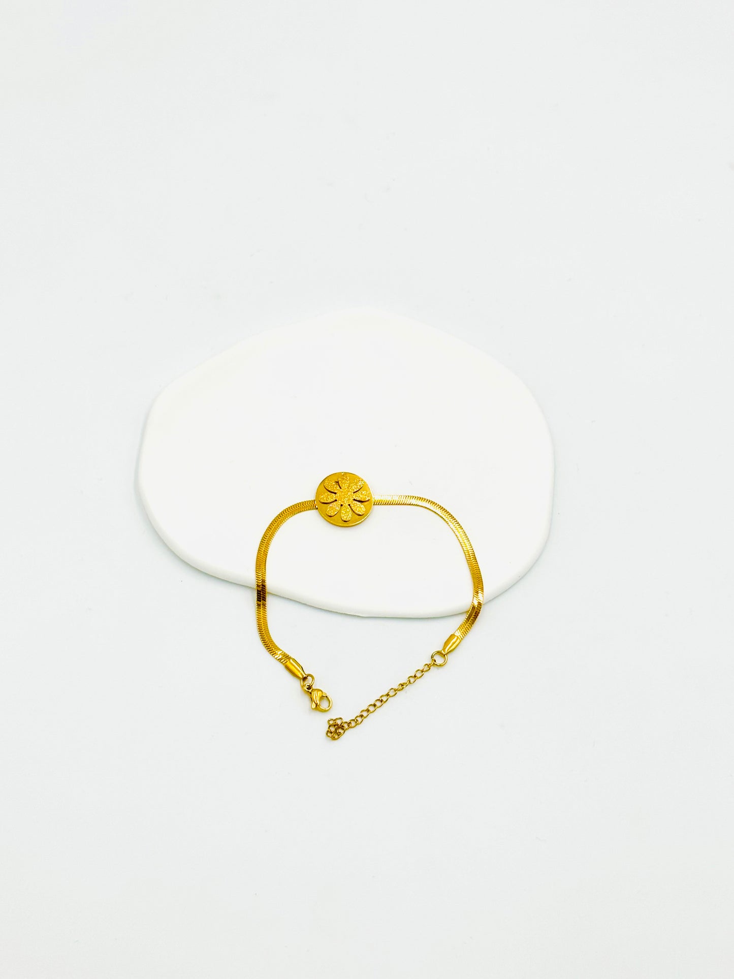 Sunburst Medallion Bracelet – 18K Gold Plated, Textured Finish & Hypoallergenic