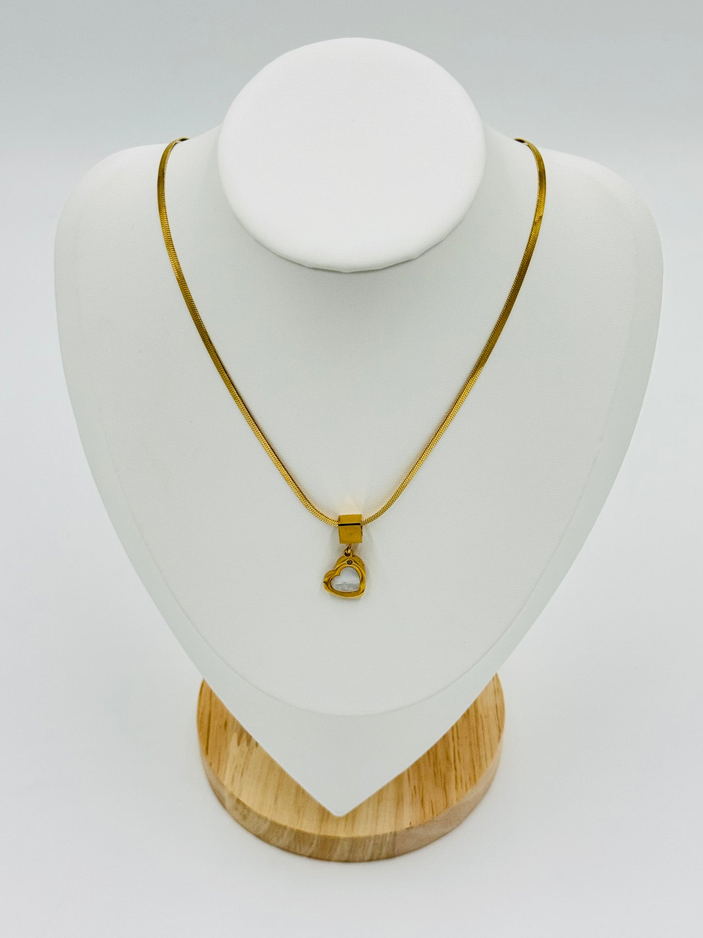 Minimalist Heart Pendant Necklace – 18K Gold Plated