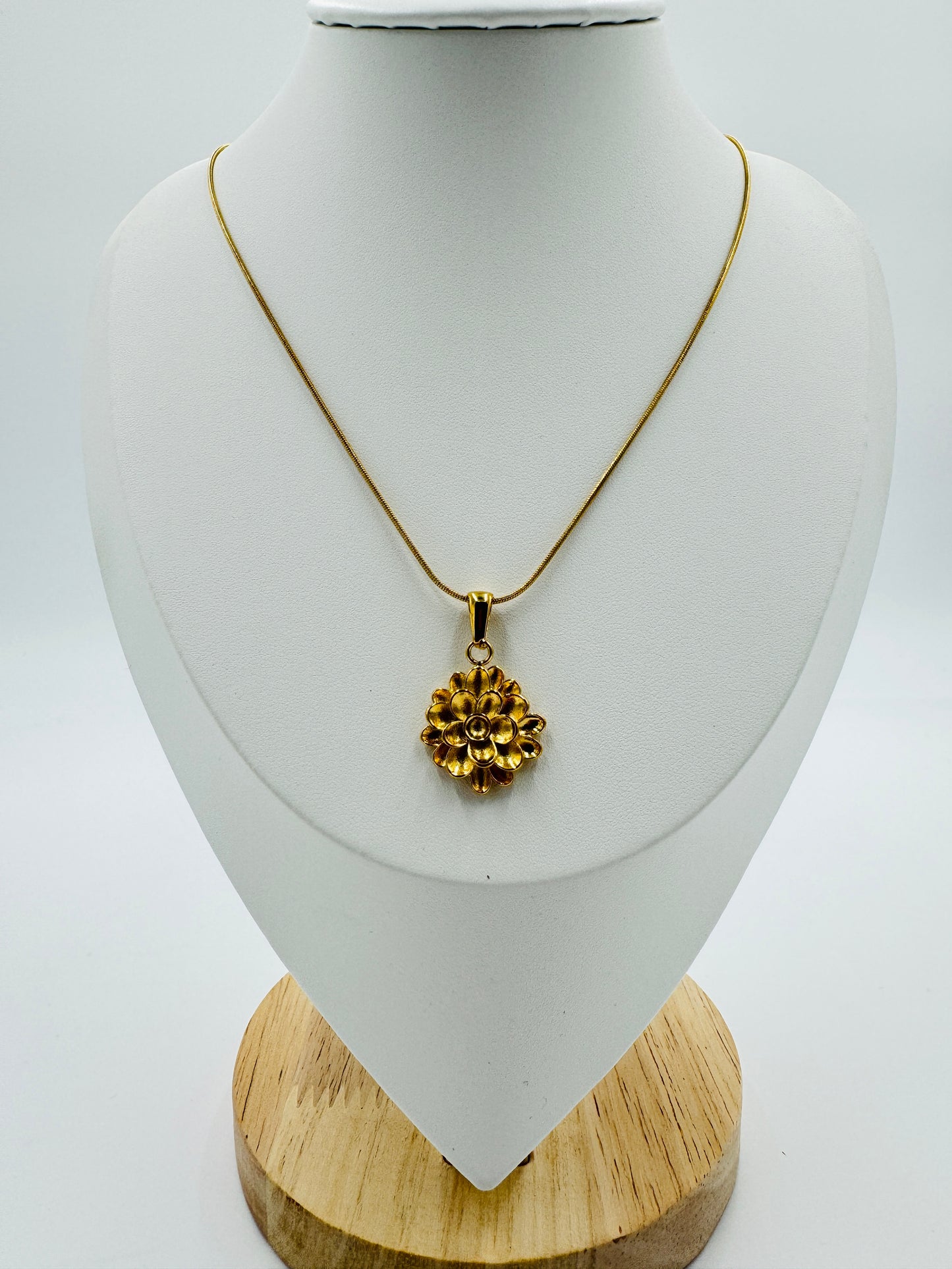 Elegant Floral Pendant Necklace | Non-Tarnish, Hypoallergenic Jewelry