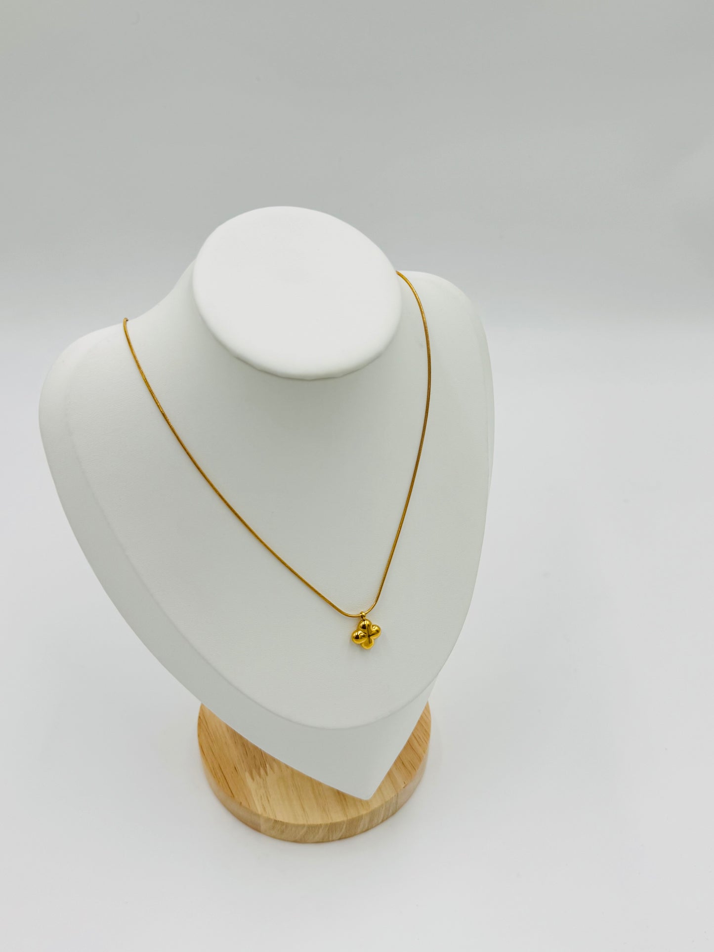 Minimalist Clover Charm Necklace – Non-Tarnish, Hypoallergenic