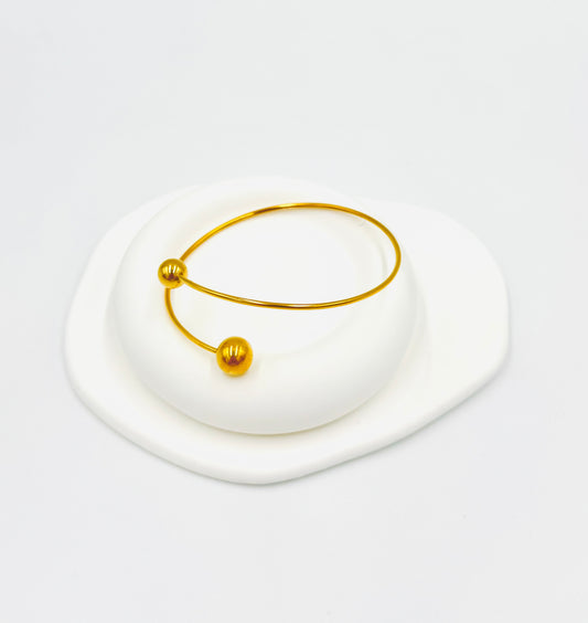 Open-End Ball Tip Bangle – 18K Gold Plated, Sleek & Hypoallergenic