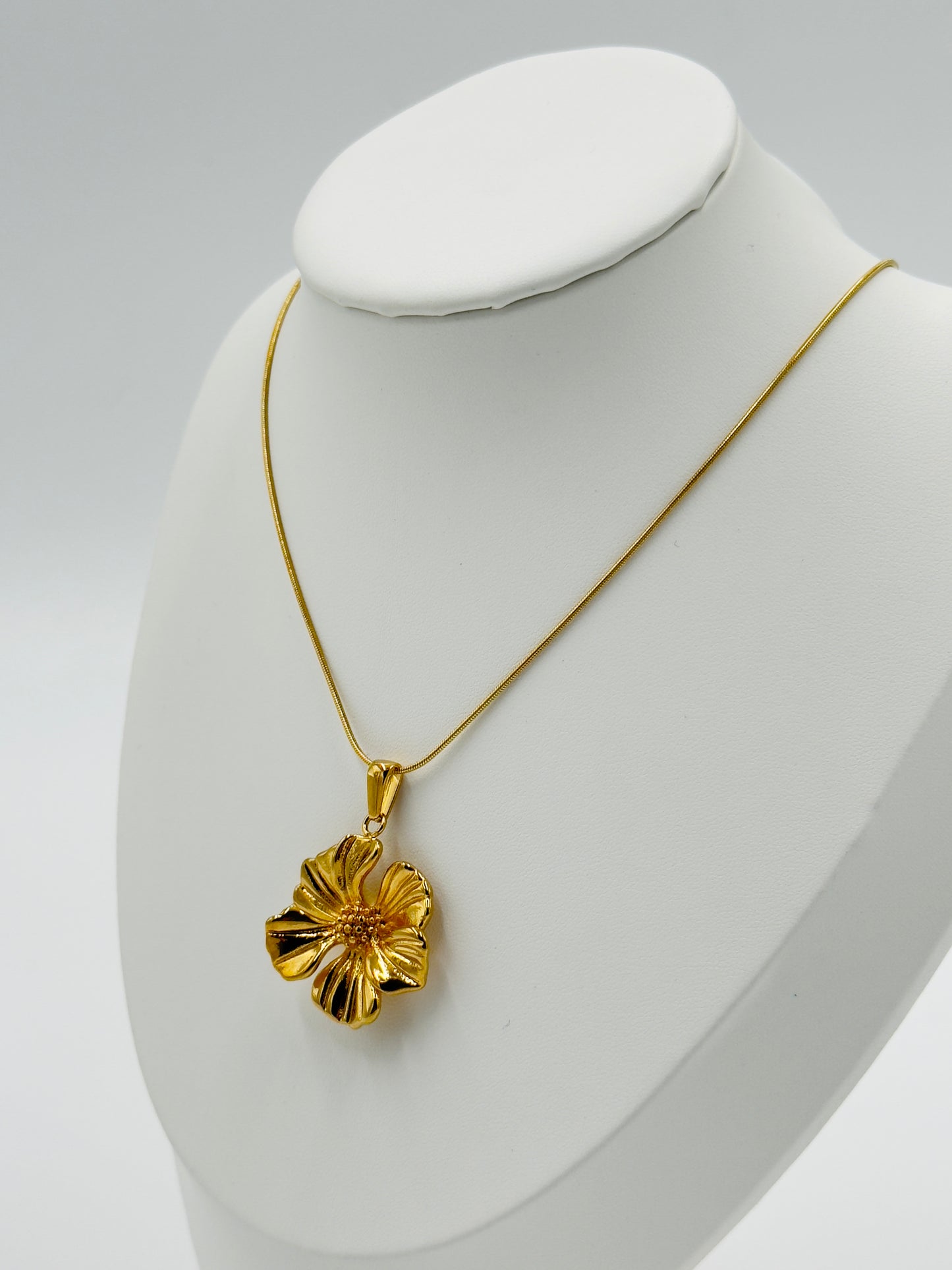 Elegant Floral Pendant Necklace | Non-Tarnish, Hypoallergenic Jewelry