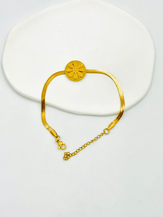 Sunburst Medallion Bracelet – 18K Gold Plated, Textured Finish & Hypoallergenic