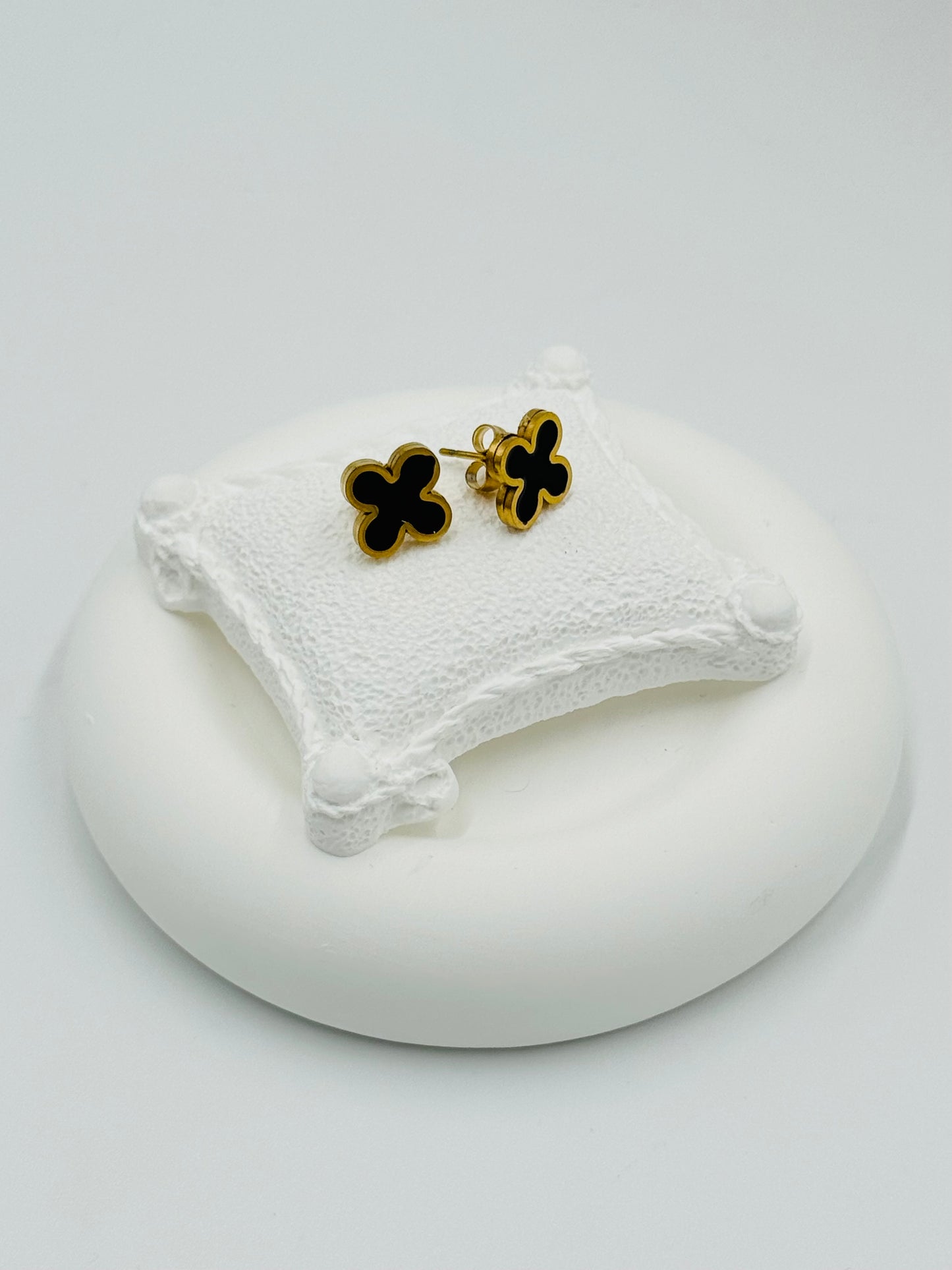 Black Clover Necklace & Earring Set – 18K Gold Plated