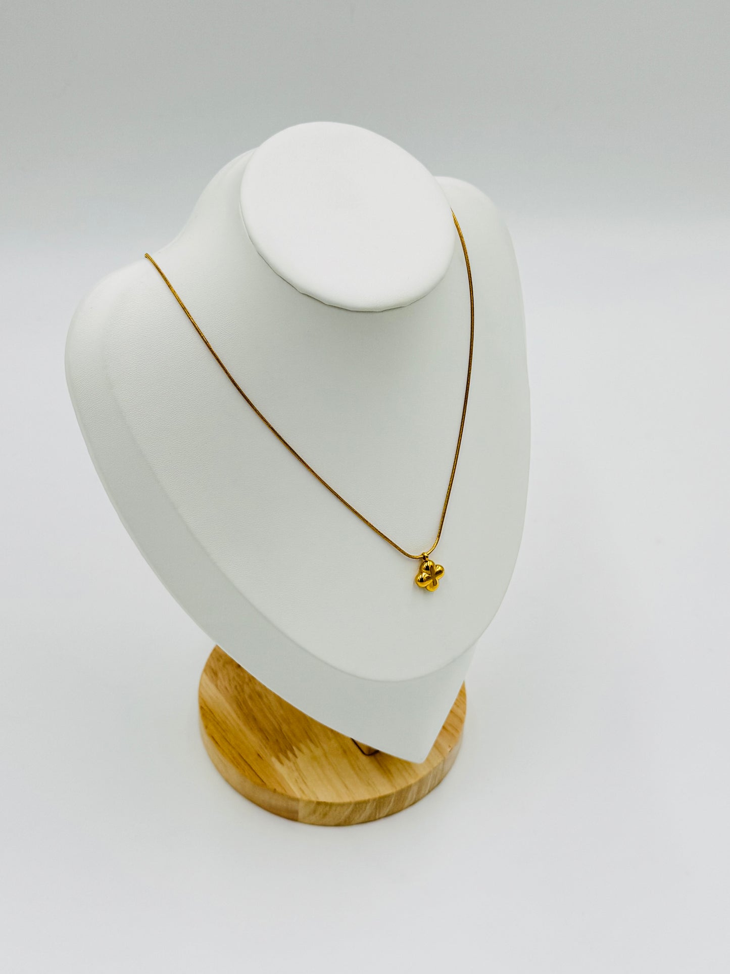 Minimalist Clover Charm Necklace – Non-Tarnish, Hypoallergenic