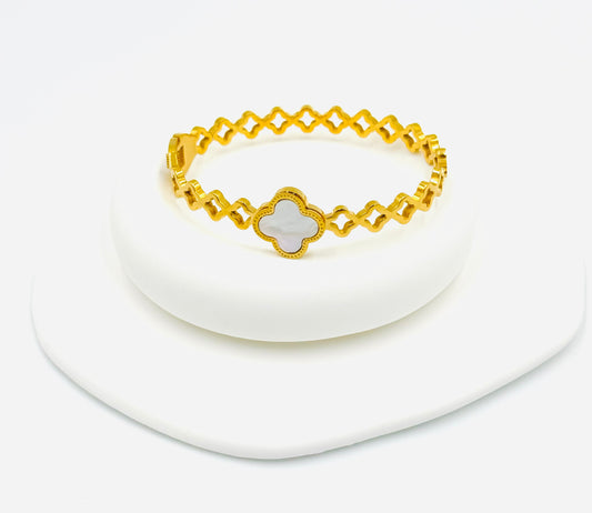 Mother of Pearl Clover Bracelet – 18K Gold Plated, Non-Tarnish & Hypoallergenic