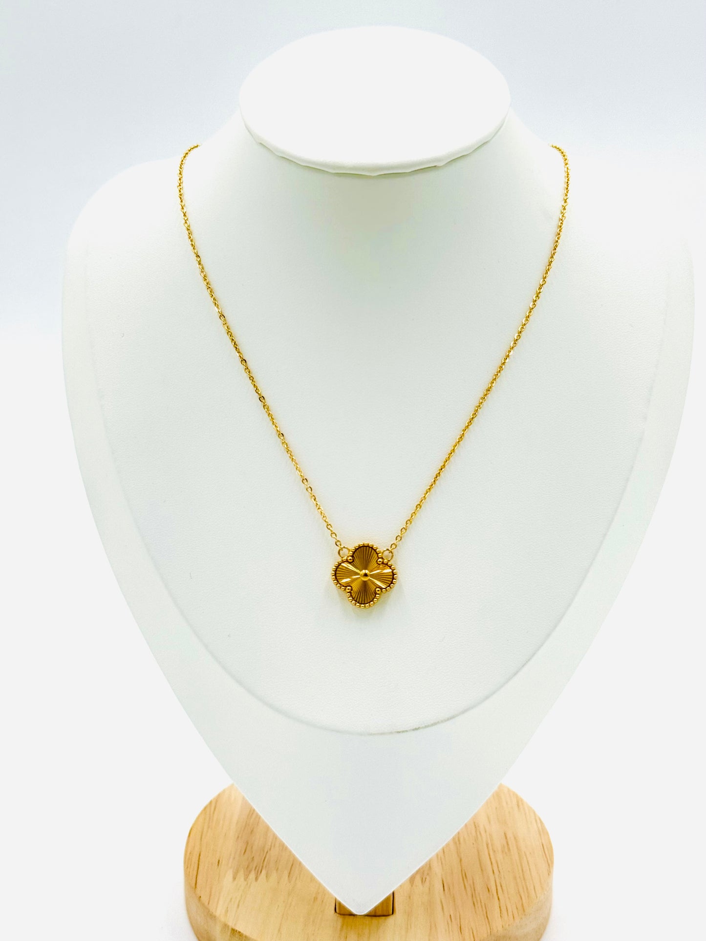 Classic Clover Pendant Necklace – 18K Gold Plated