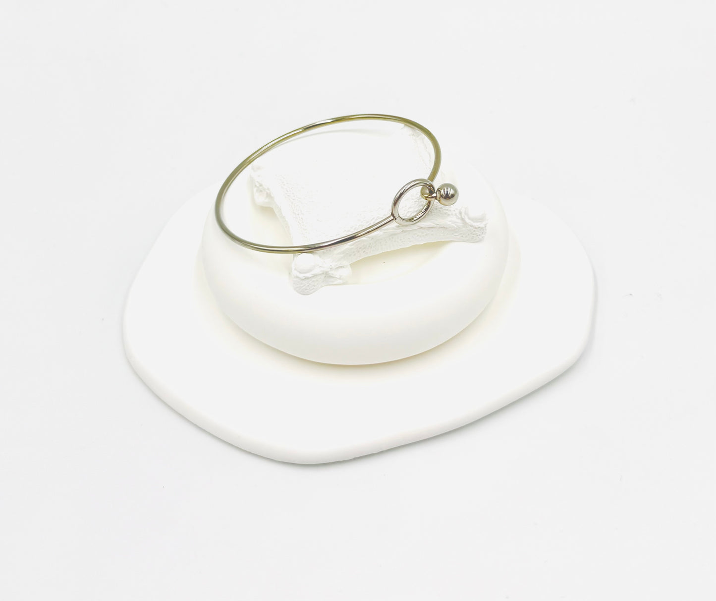 Minimalist Silver Loop Bangle – Stainless Steel, Non-Tarnish & Hypoallergenic