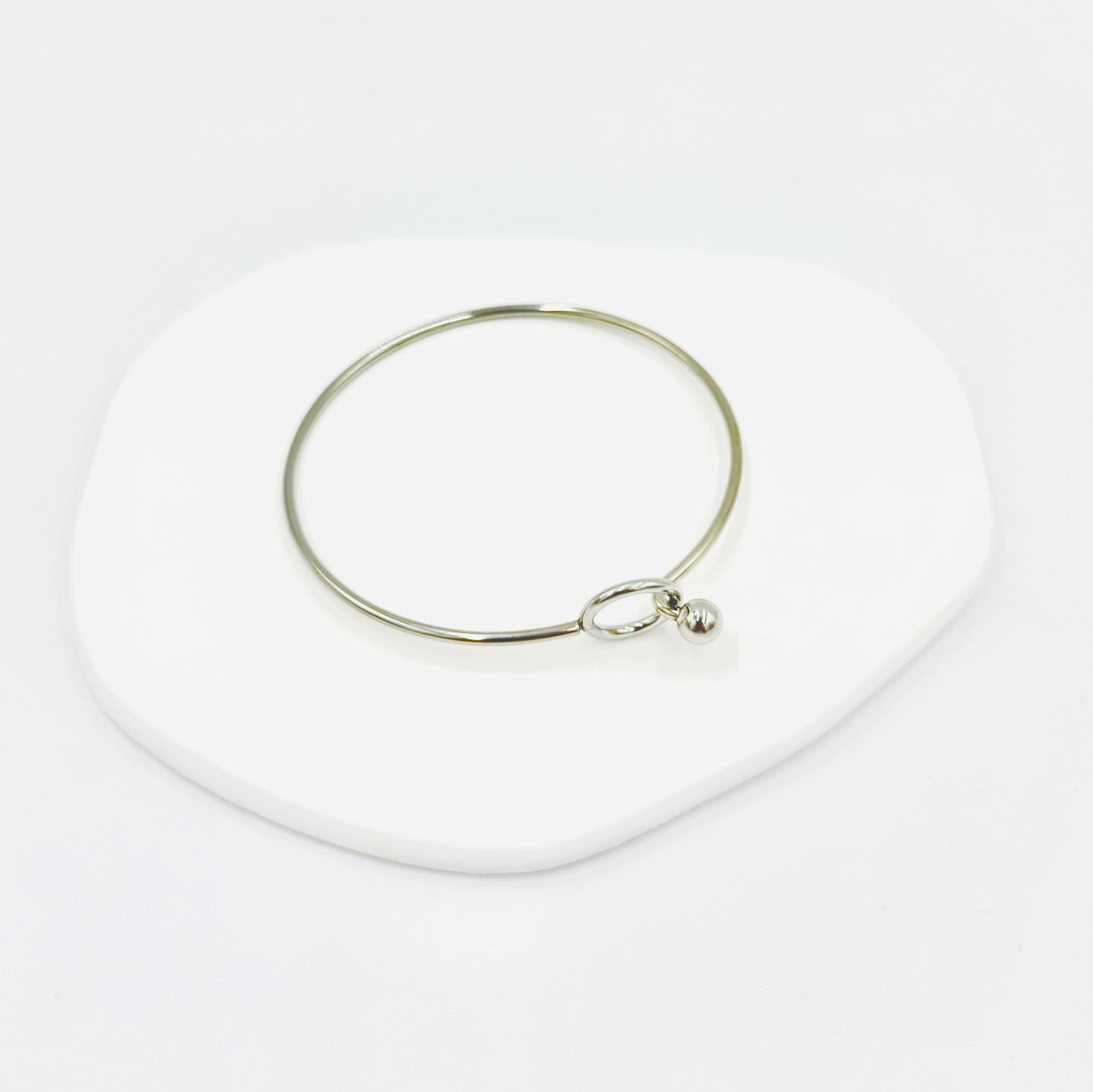Minimalist Silver Loop Bangle – Stainless Steel, Non-Tarnish & Hypoallergenic