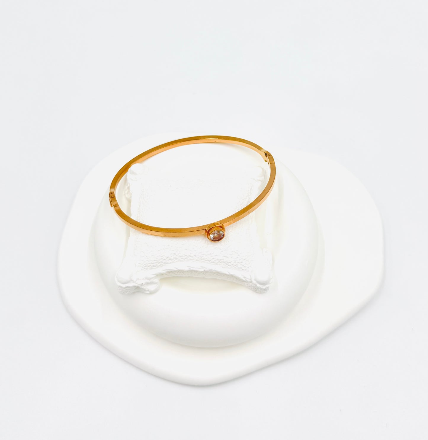 Single Crystal Accent Bangle – 18K Rose Gold Plated, Minimalist & Hypoallergenic