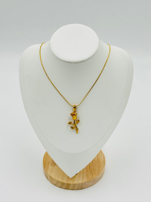 Elegant Rose Pendant Necklace – 18K Gold Plated